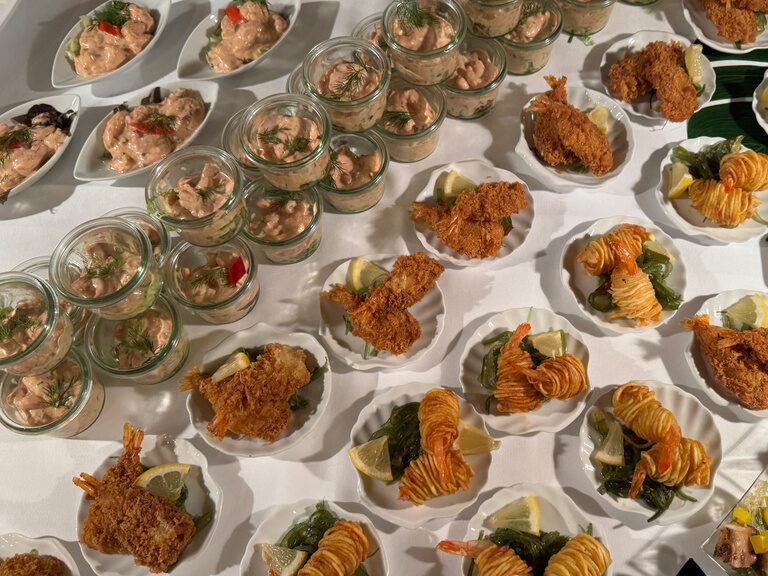 Eine Auswahl an besonderen, festlichen Vorspeisen, die für das Silvester-Buffet im Kinderhotel zubereitet wurden.